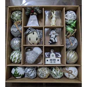 HOME ACCENTS Set 19 Pcs Powder Creek SHATTER-RESISTANT CHRISTMAS ORNAMENTS Dog